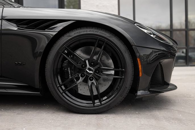 2023 Aston Martin DBS
