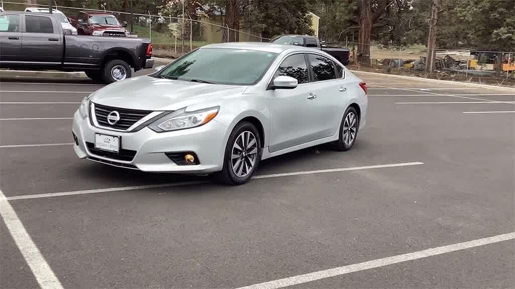 2017 Nissan Altima SL image 3