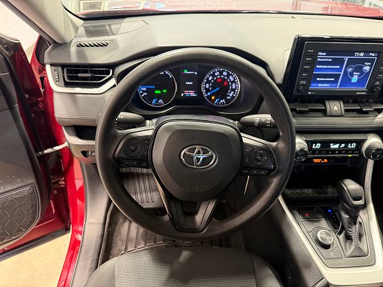 2020 Toyota RAV4 Hybrid LE photo 3