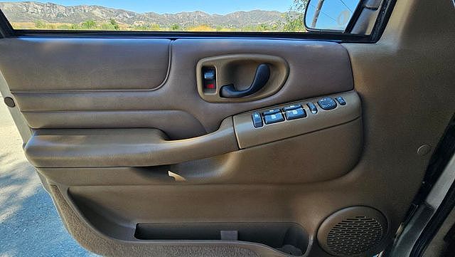 1999 chevy deals blazer door panel