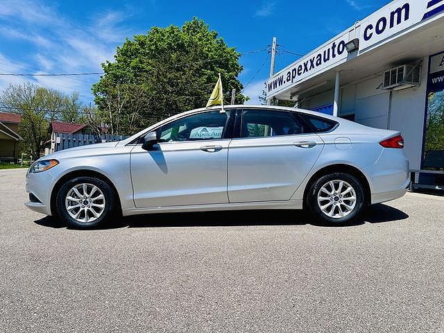 2018 Ford Fusion S image 0