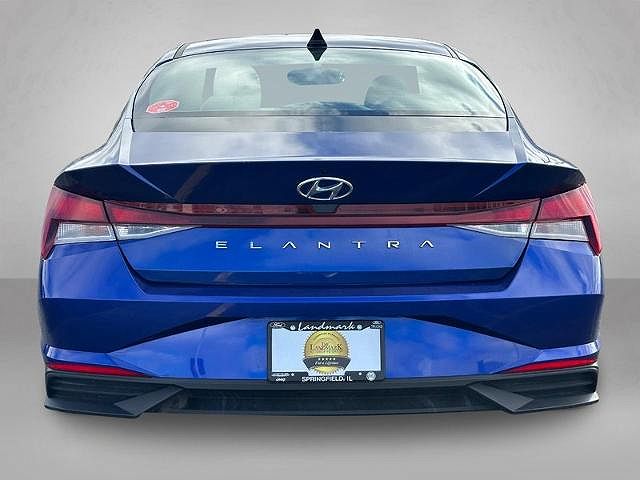 2021 Hyundai Elantra SE image 3