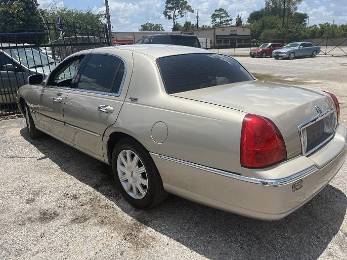 2011 Lincoln Town Car