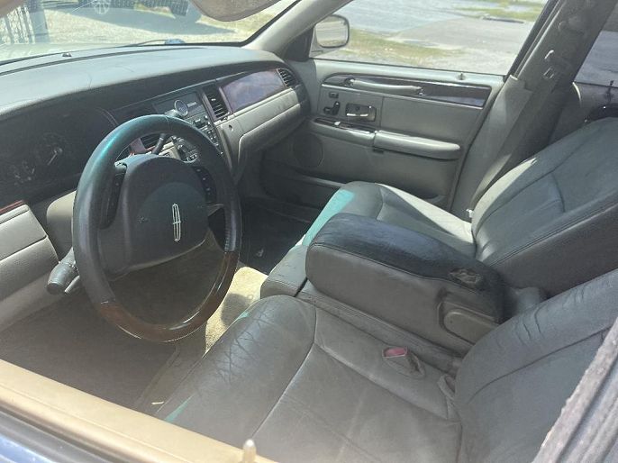 2011 Lincoln Town Car