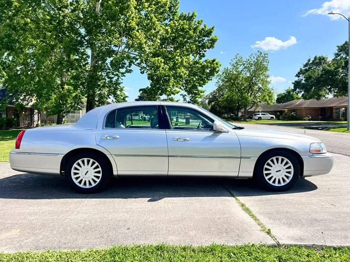 2005 Lincoln Town Car