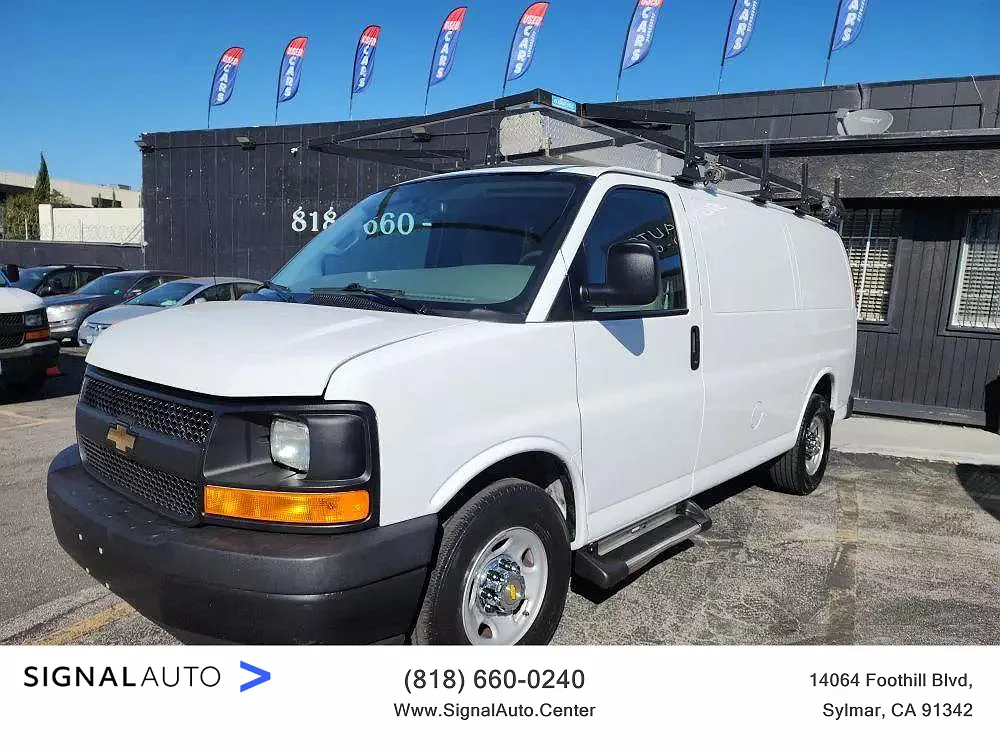 2017 Chevrolet Express 2500 image 0