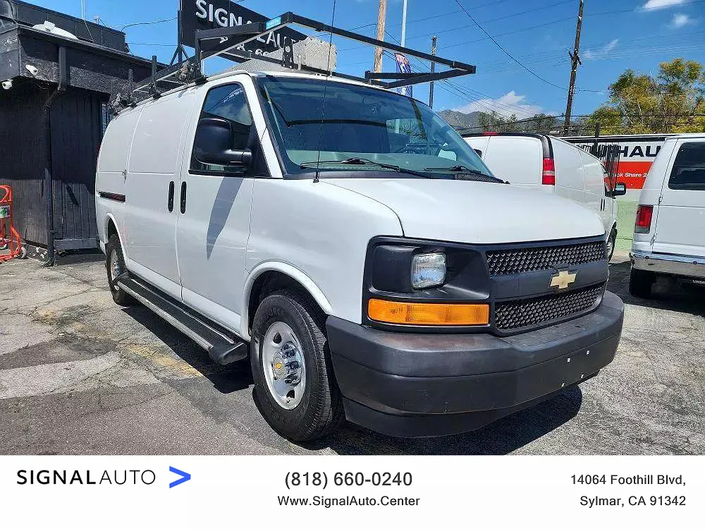 2017 Chevrolet Express 2500 image 1