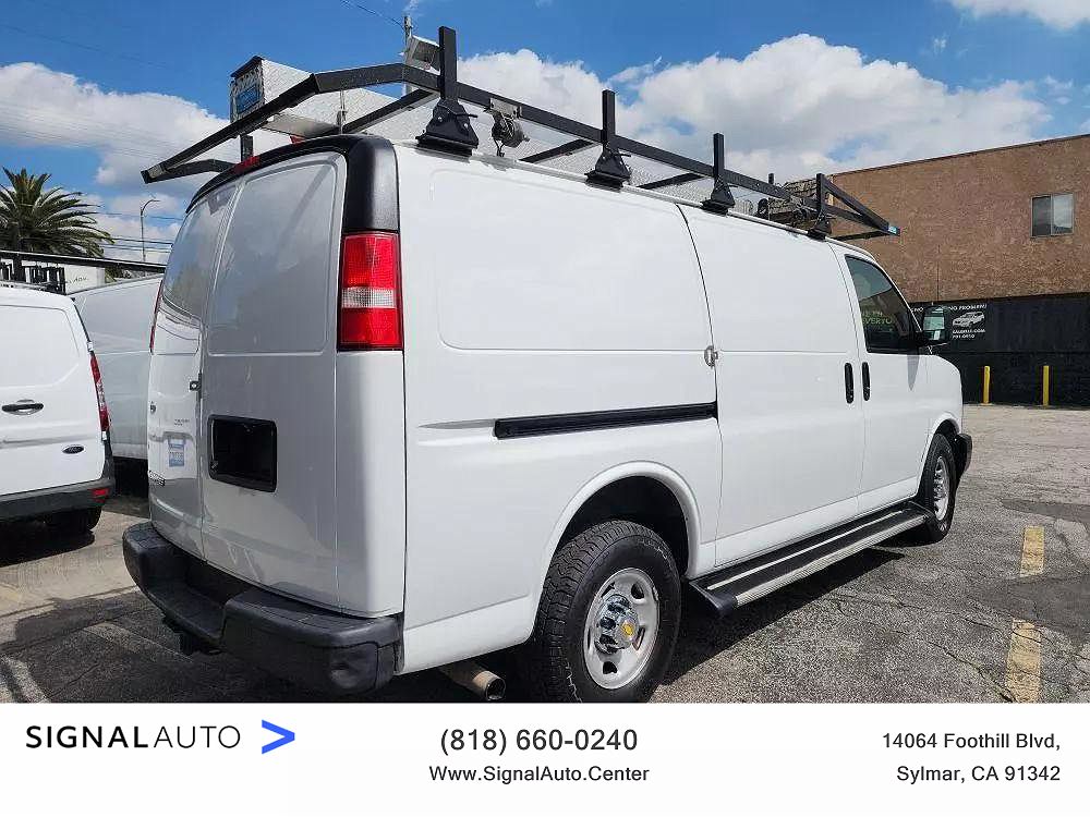 2017 Chevrolet Express 2500 image 5