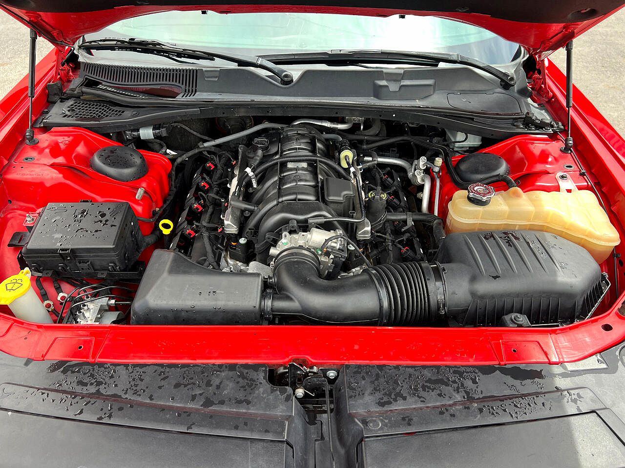 2016 Dodge Challenger R/T image 9