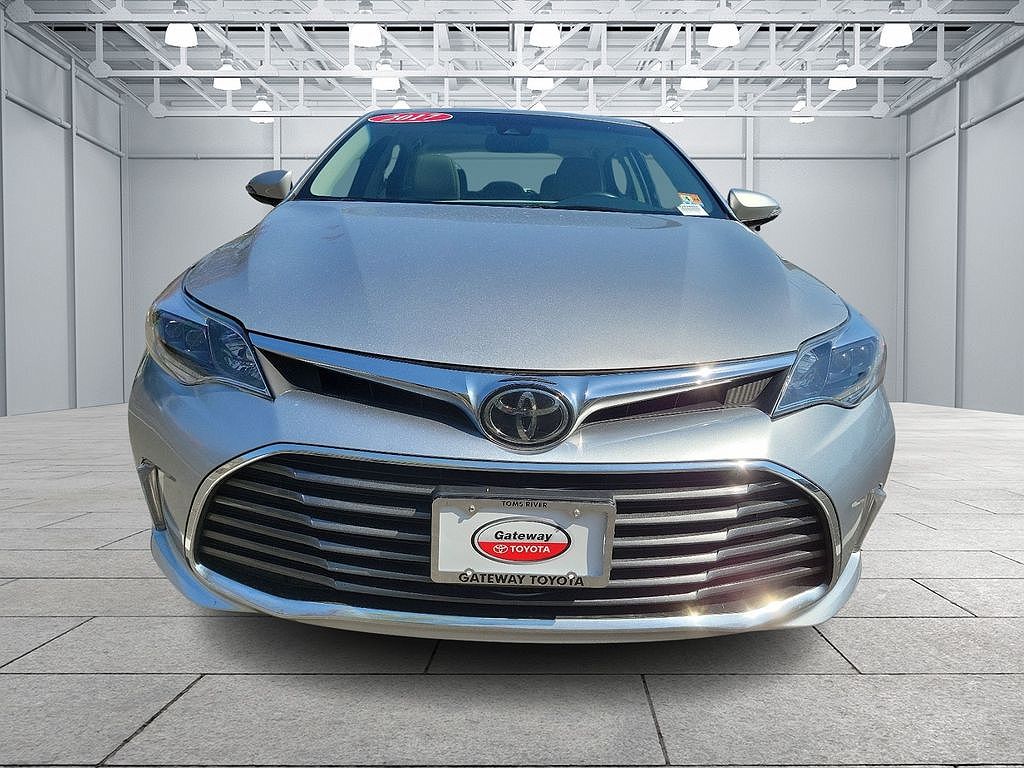 2017 Toyota Avalon Touring image 1