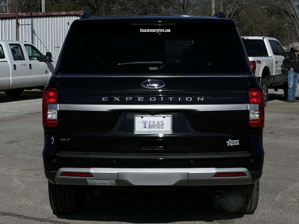2024 Ford Expedition XLT image 2