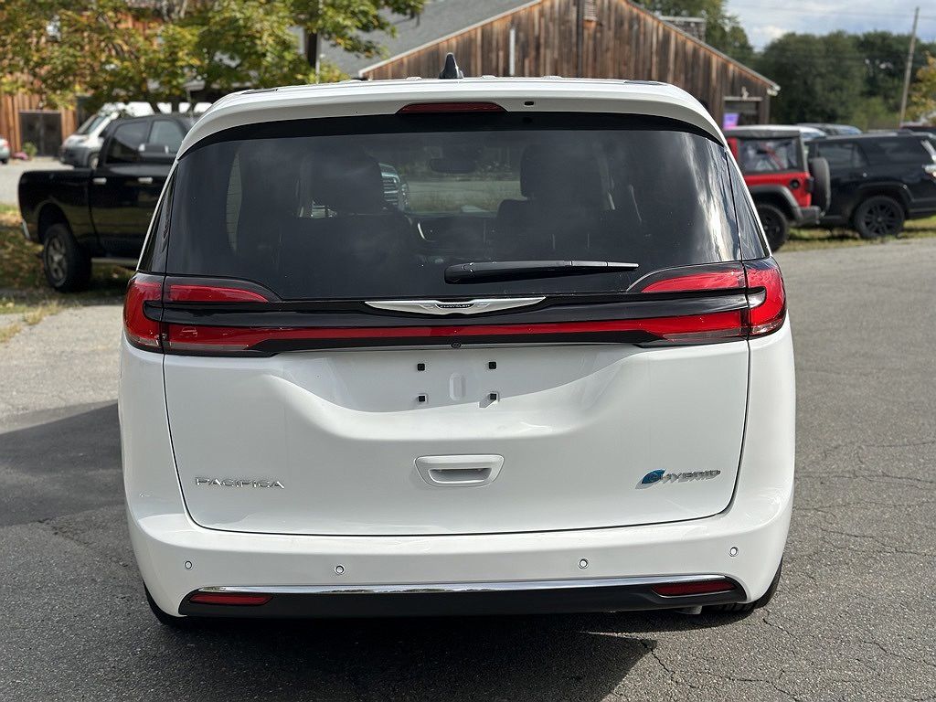 2023 Chrysler Pacifica Touring-L image 5
