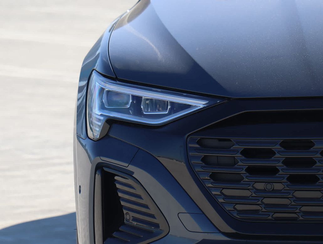 2024 Audi Q8 e-tron Premium Plus image 2