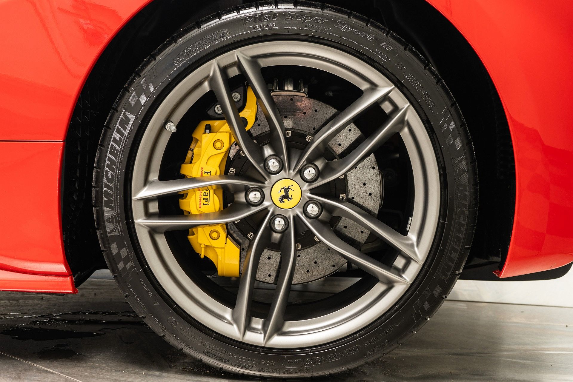 2019 Ferrari 488 Spider image 9