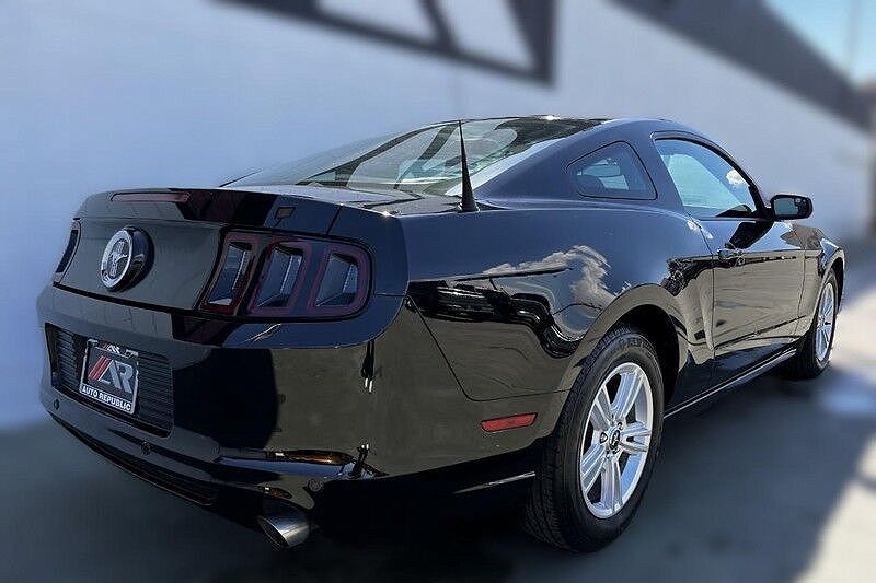 2013 Ford Mustang null image 10