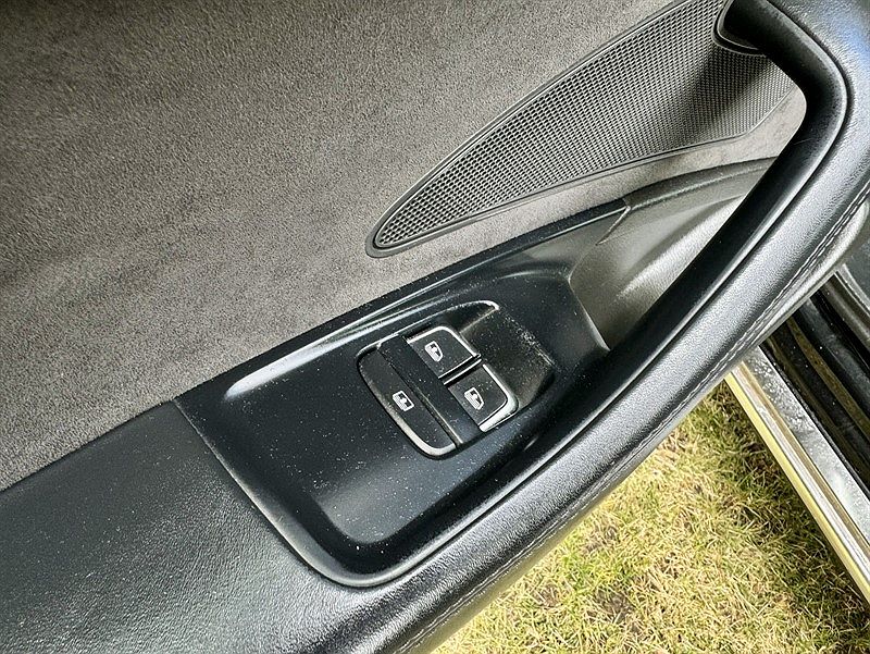 2011 Audi A8 L image 33