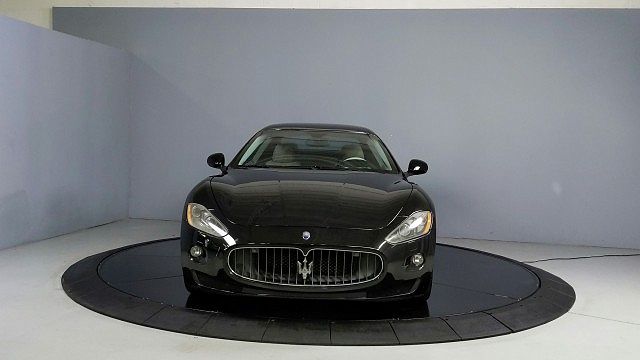 2011 Maserati GranTurismo null image 1