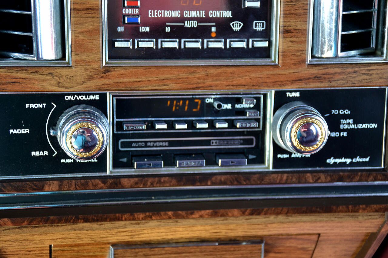 1983 Cadillac Seville null image 21