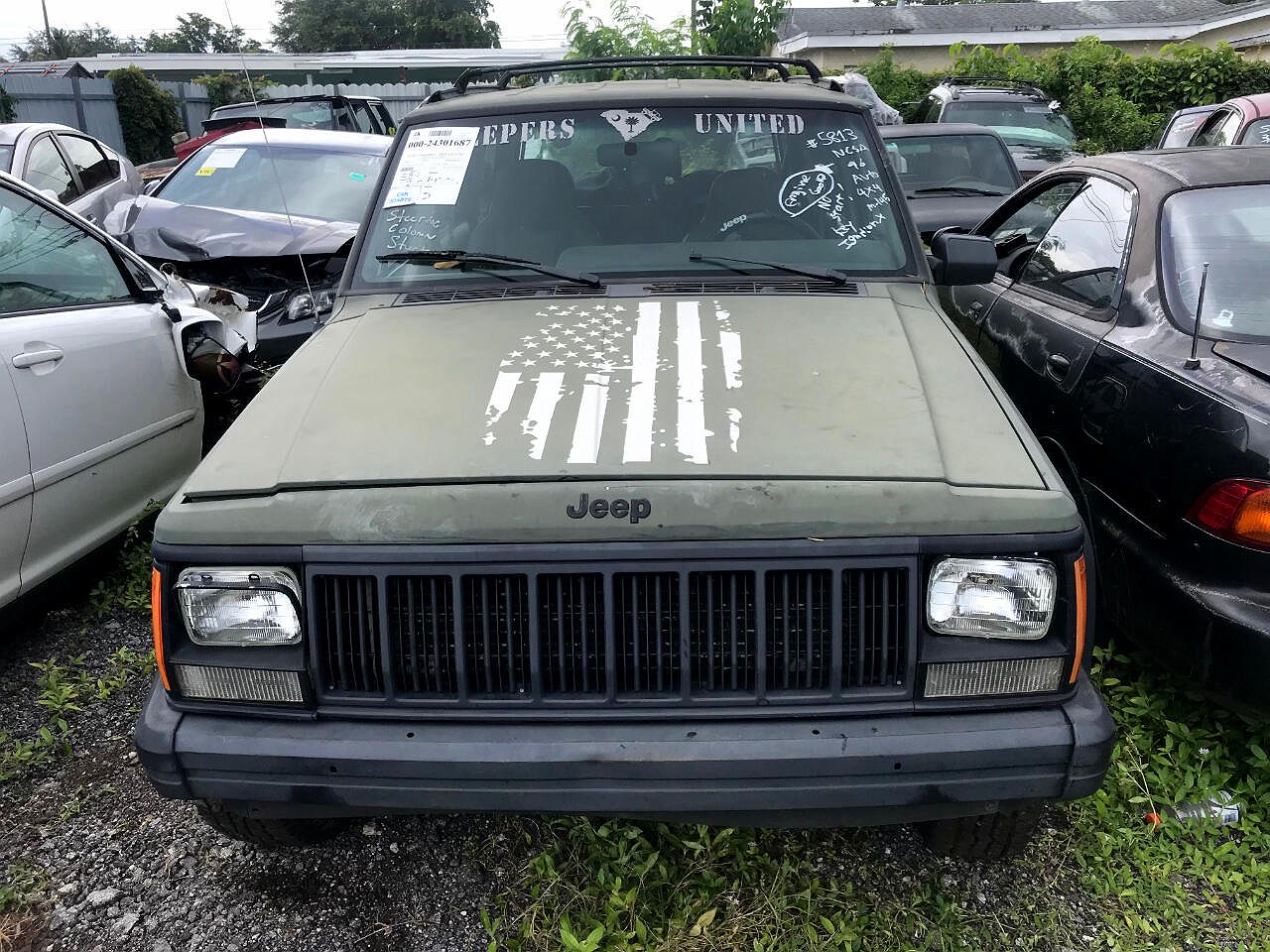 1996 Jeep Cherokee Sport image 2
