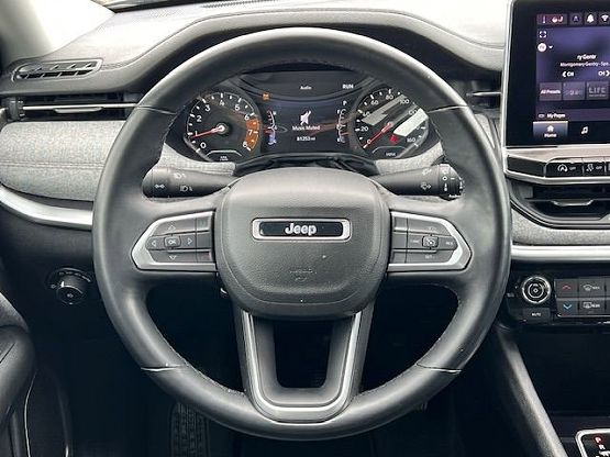 2022 Jeep Compass Latitude Lux photo 10