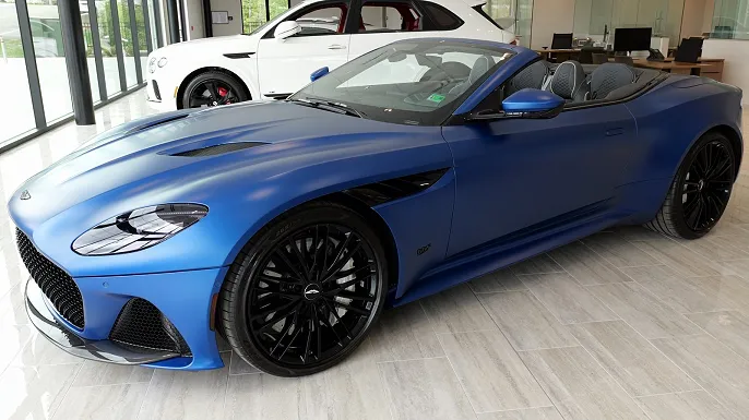 2022 Aston Martin DBS