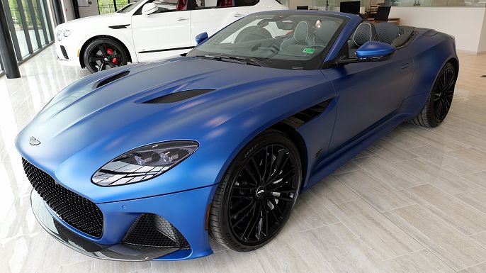 2022 Aston Martin DBS