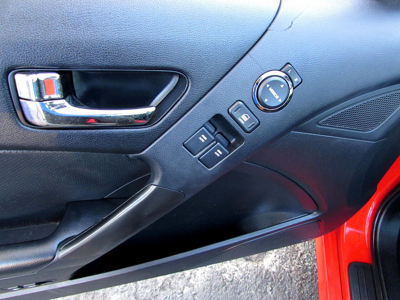 2011 Hyundai Genesis Track image 29