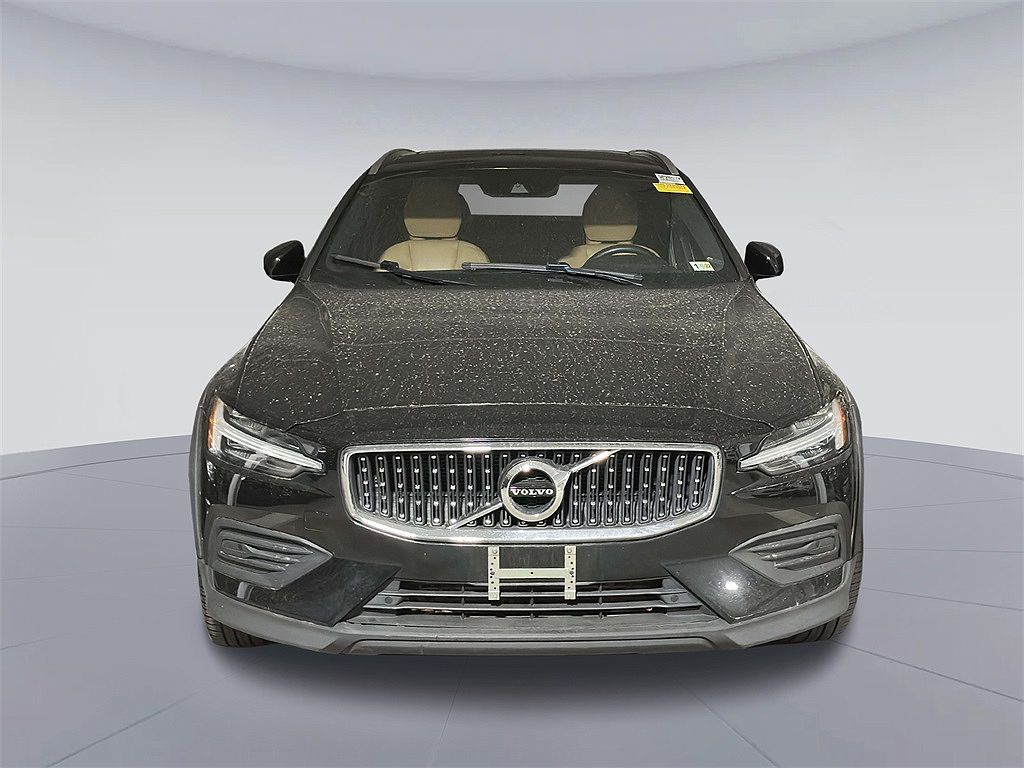 2020 Volvo V60 T5 image 1