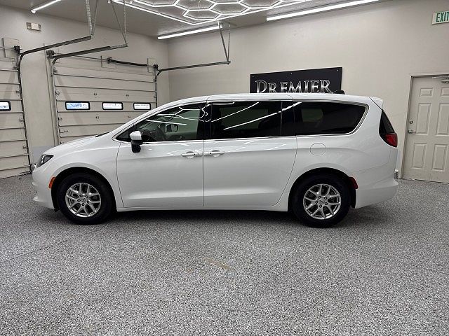 2023 Chrysler Voyager