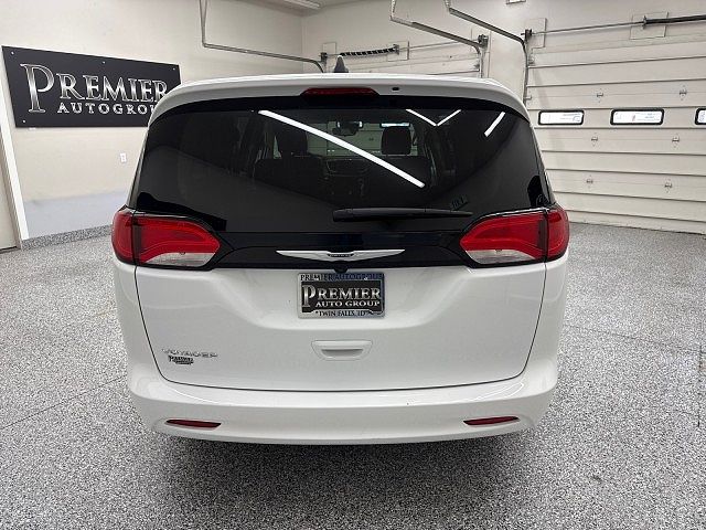 2023 Chrysler Voyager
