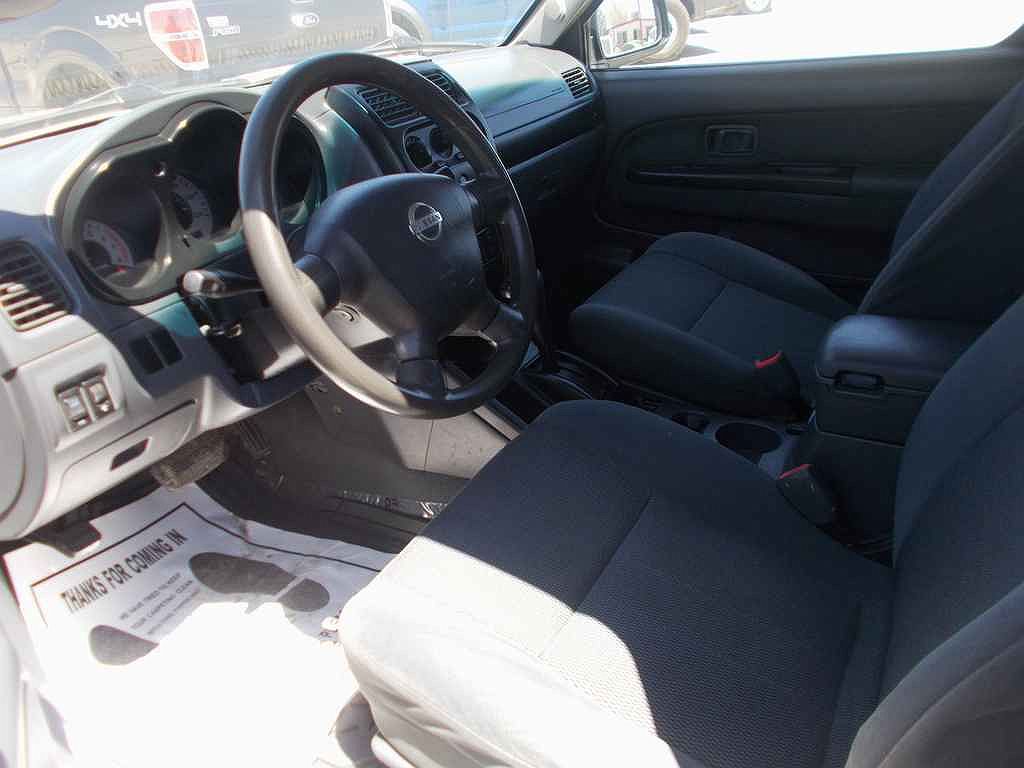 2004 Nissan Frontier XE image 1
