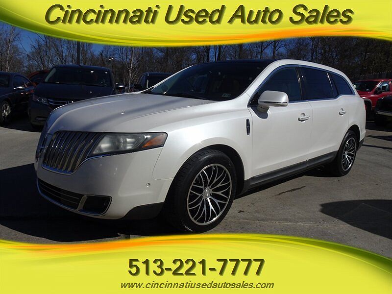 2011 Lincoln MKT null image 2