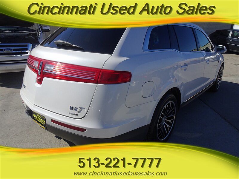 2011 Lincoln MKT null image 4