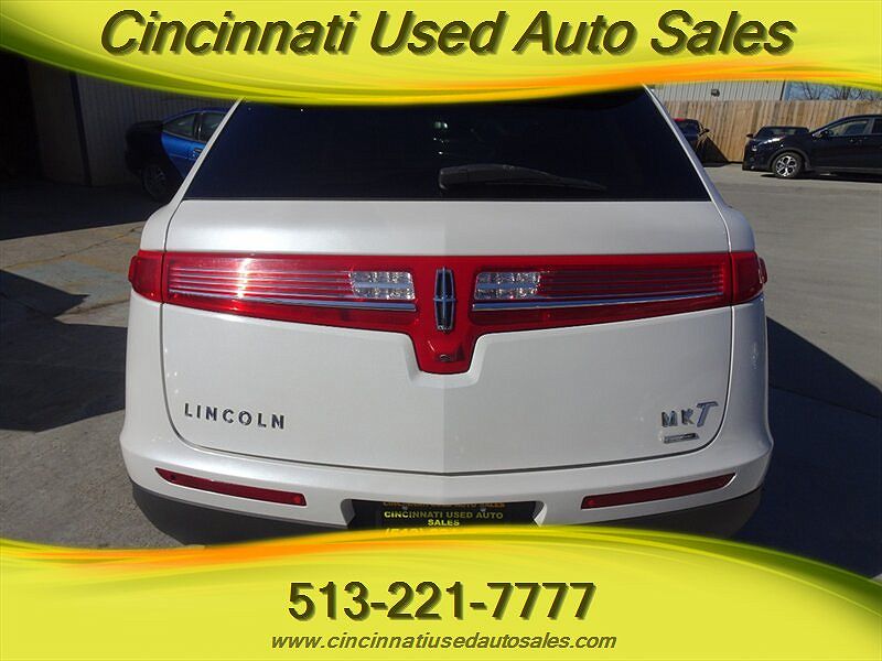 2011 Lincoln MKT null image 5