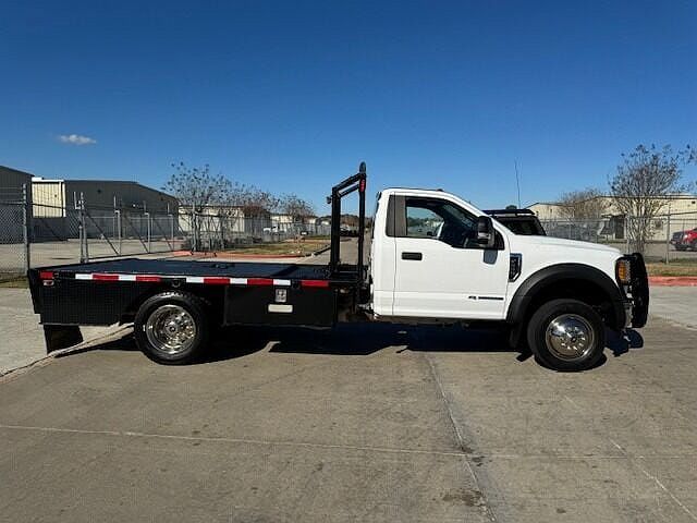 2017 Ford F-550 null image 3