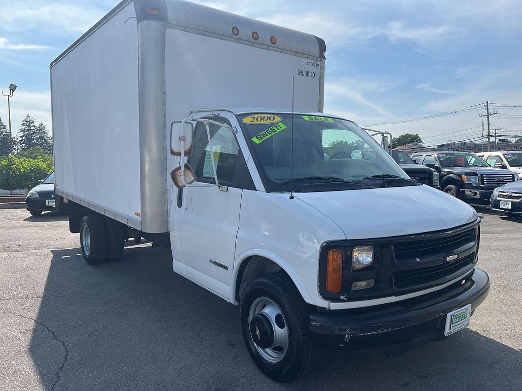2000 Chevrolet Express 3500 image 3