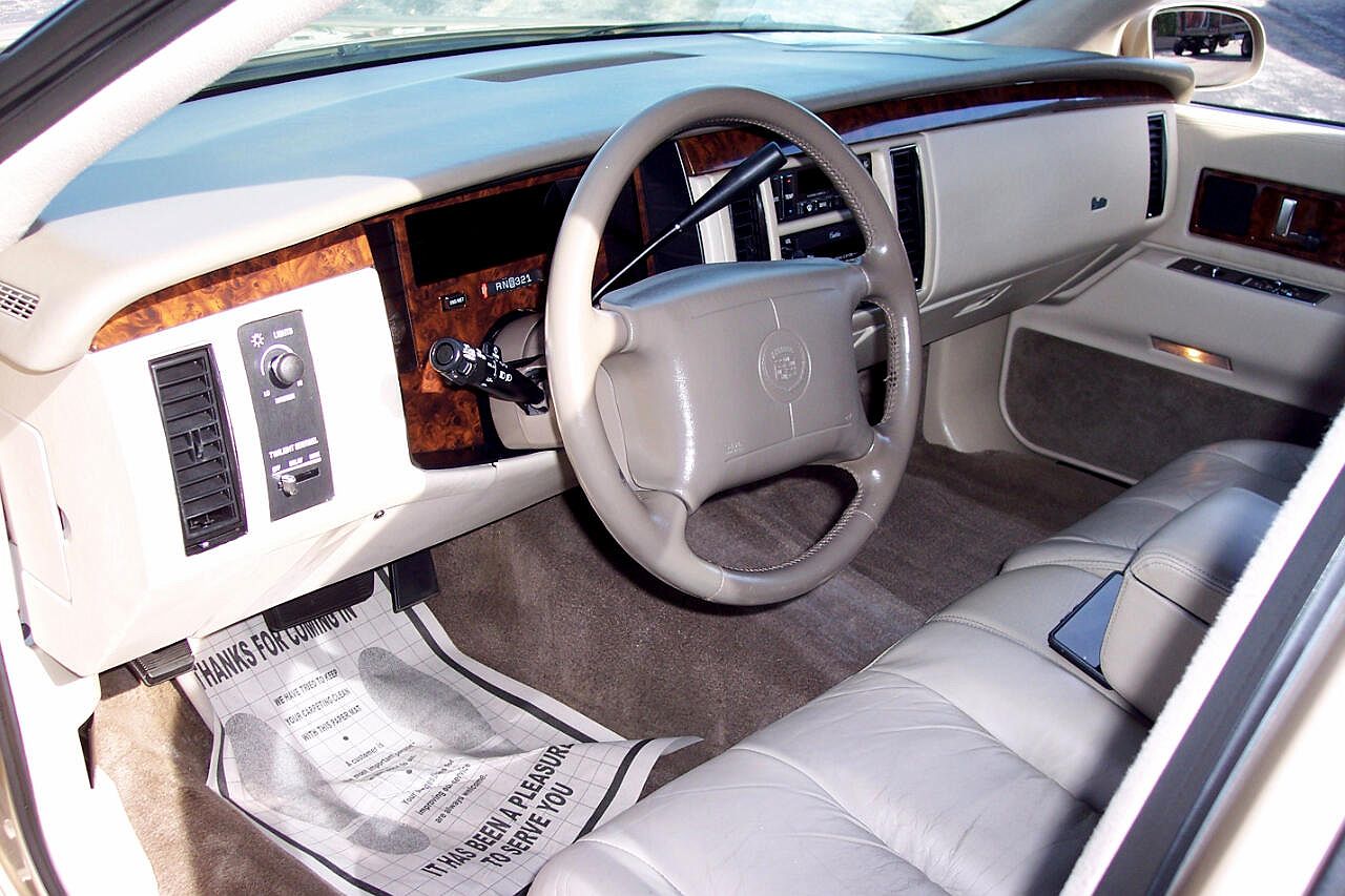 1995 Cadillac Fleetwood null image 14