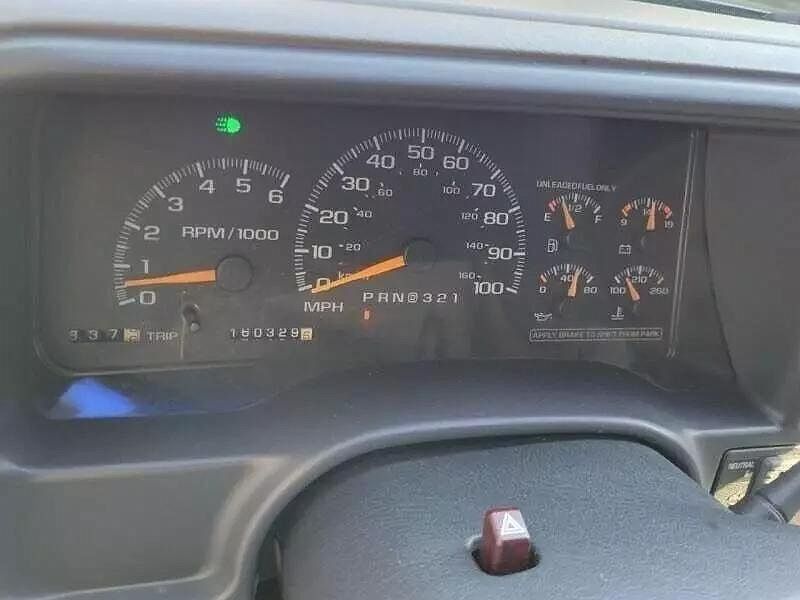 1999 Chevrolet Tahoe null image 16