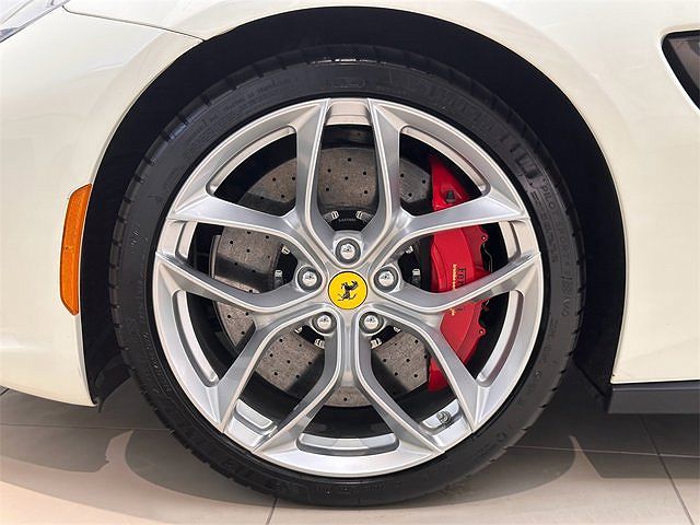 2019 Ferrari GTC4Lusso T image 15