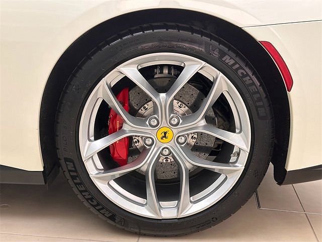 2019 Ferrari GTC4Lusso T image 17
