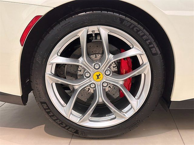 2019 Ferrari GTC4Lusso T image 18