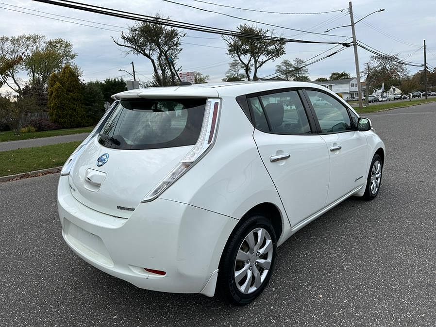 2014 Nissan Leaf SV image 4