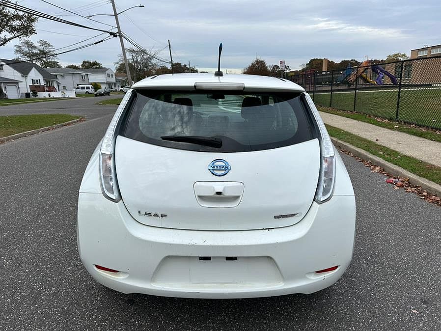 2014 Nissan Leaf SV image 5