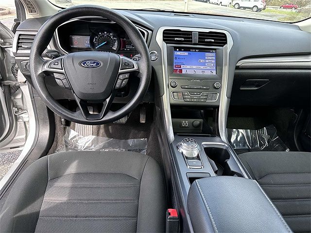 2019 Ford Fusion SE image 1