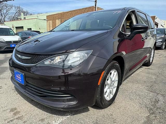 2017 Chrysler Pacifica LX image 0