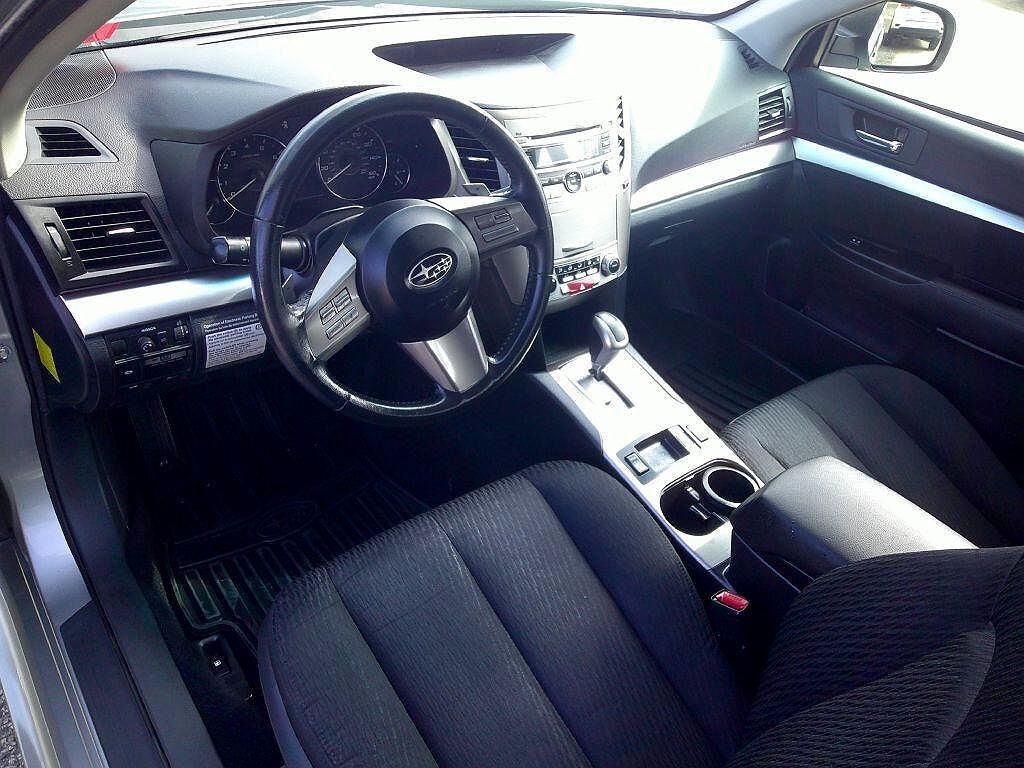 2011 Subaru Legacy 3.6 R Premium image 4