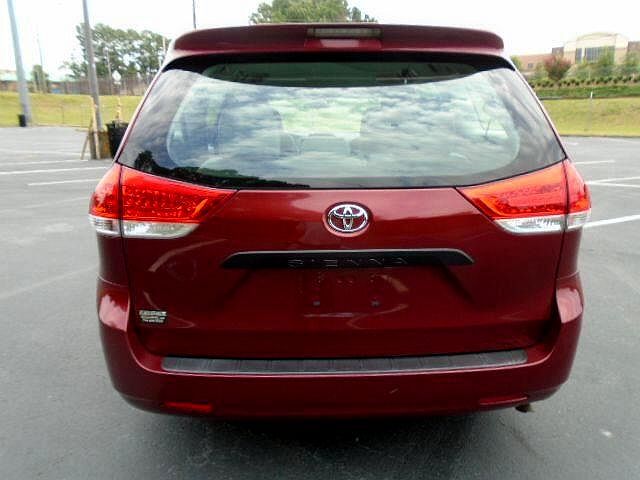 2011 Toyota Sienna Base image 5