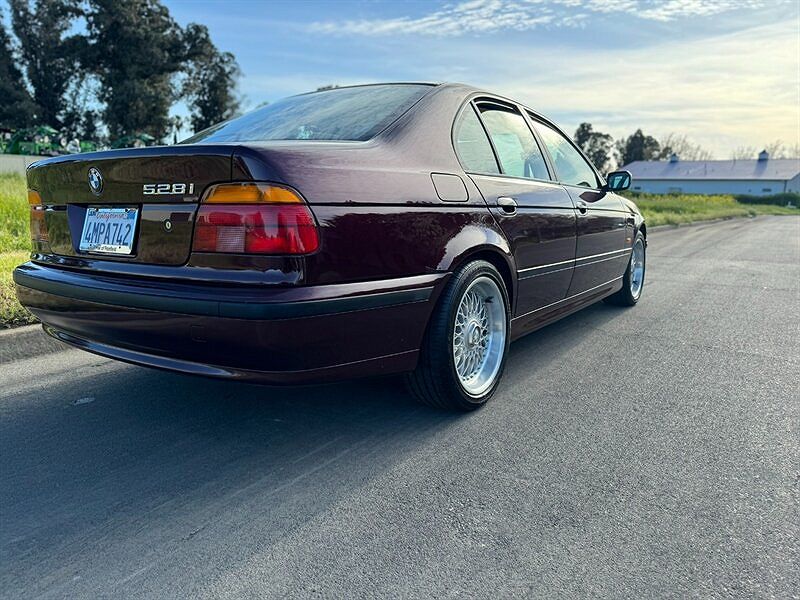 1998 BMW 5 Series 528i image 3