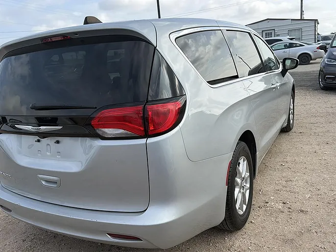 2023 Chrysler Voyager