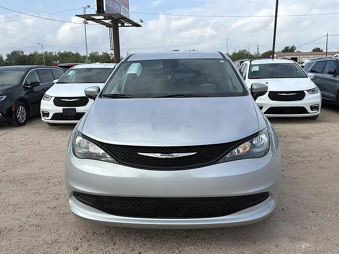 2023 Chrysler Voyager